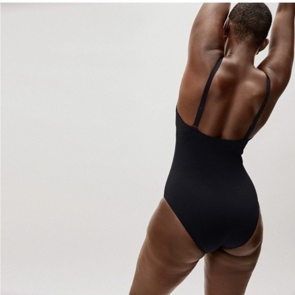 NWT Everlane The V-Neck Onepiece Swimsuit Black Small - Picture 2 of 12